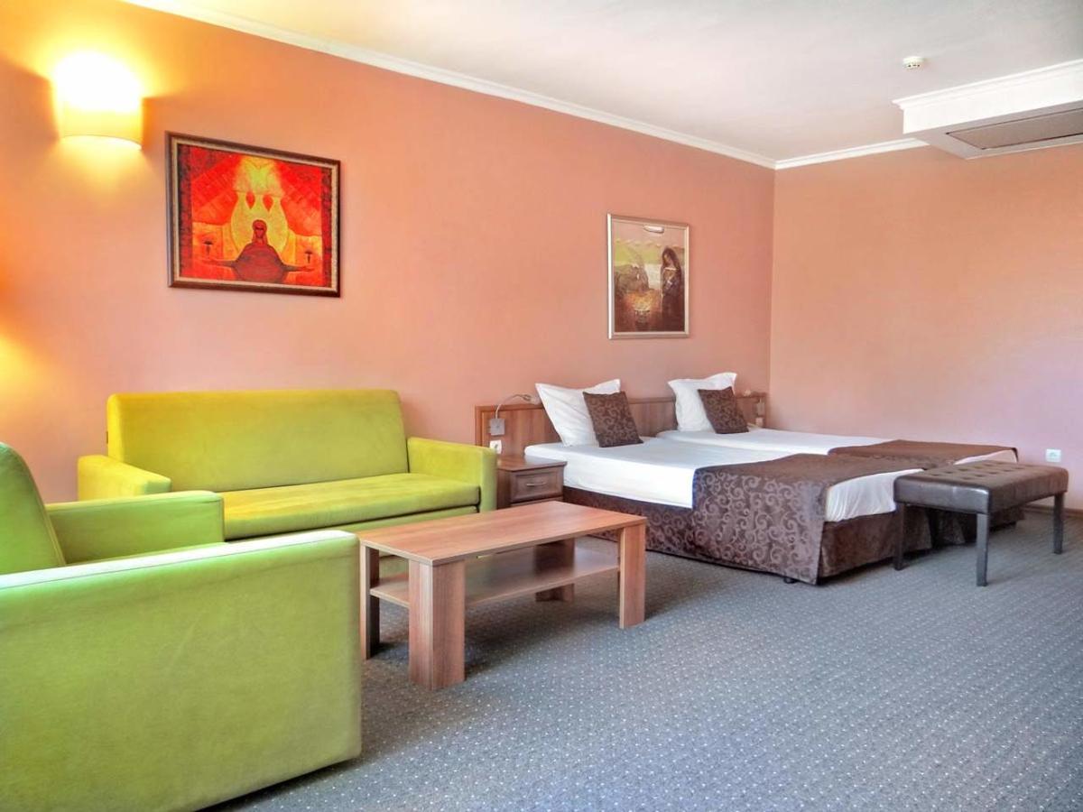 Hotel Real Plovdiv Bagian luar foto